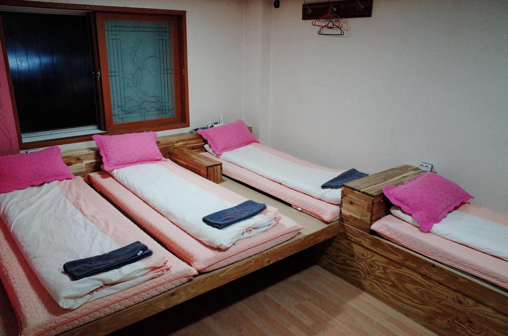 Хостел Bong Backpackers Сеул Экстерьер фото