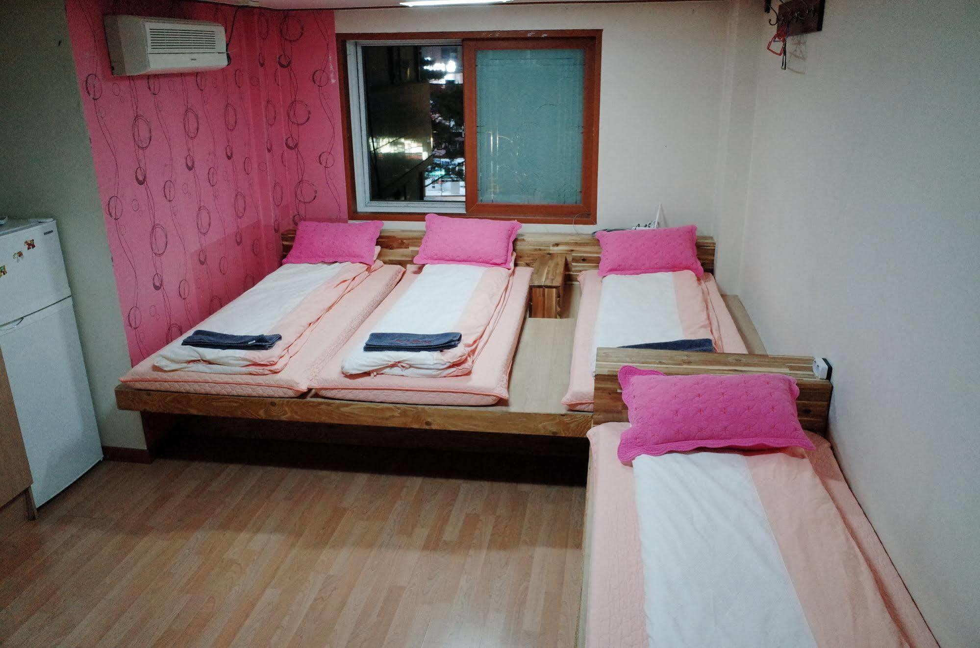 Хостел Bong Backpackers Сеул Экстерьер фото
