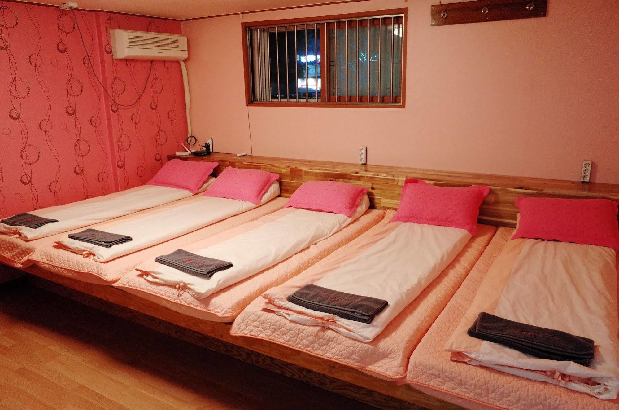 Хостел Bong Backpackers Сеул Экстерьер фото